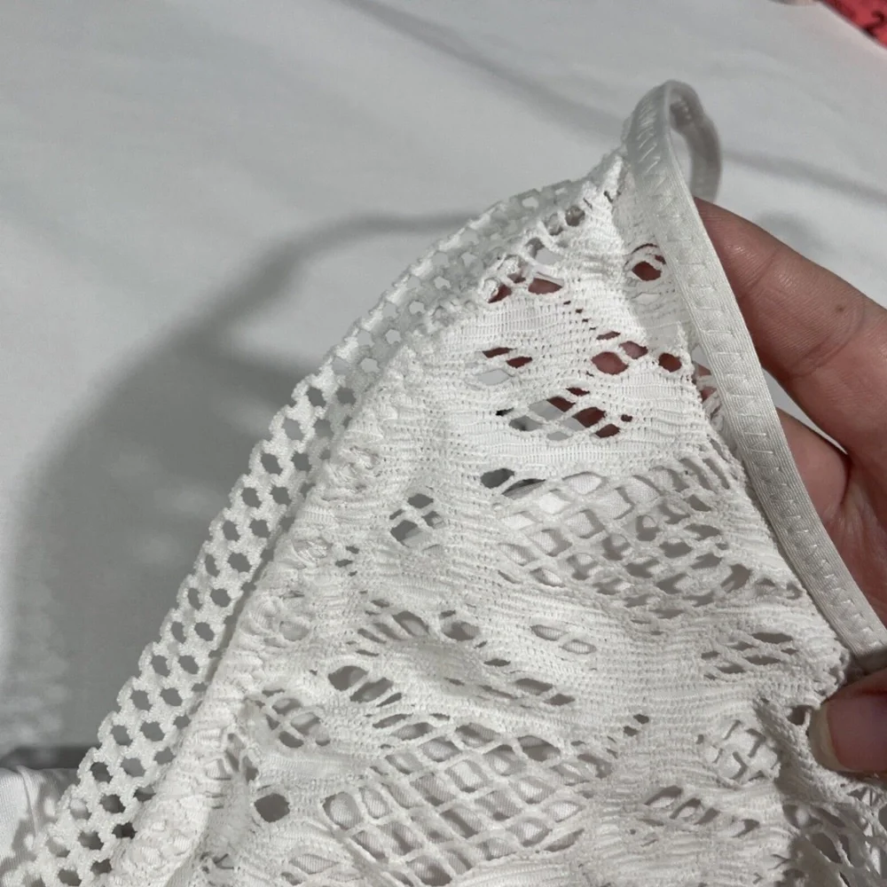 Used Becca Captured Crochet/Lace Bikini Top in White [SZ‎ Medium ]